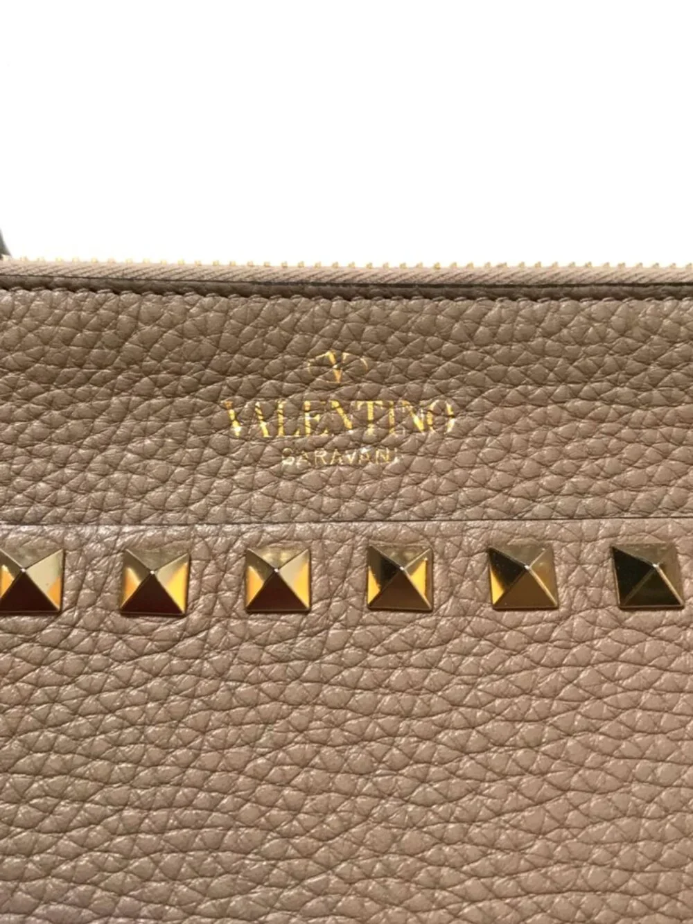 Valentino Garavani Rockstud Flat Pouch Bag Purse Clutch Womens Poudre Leather